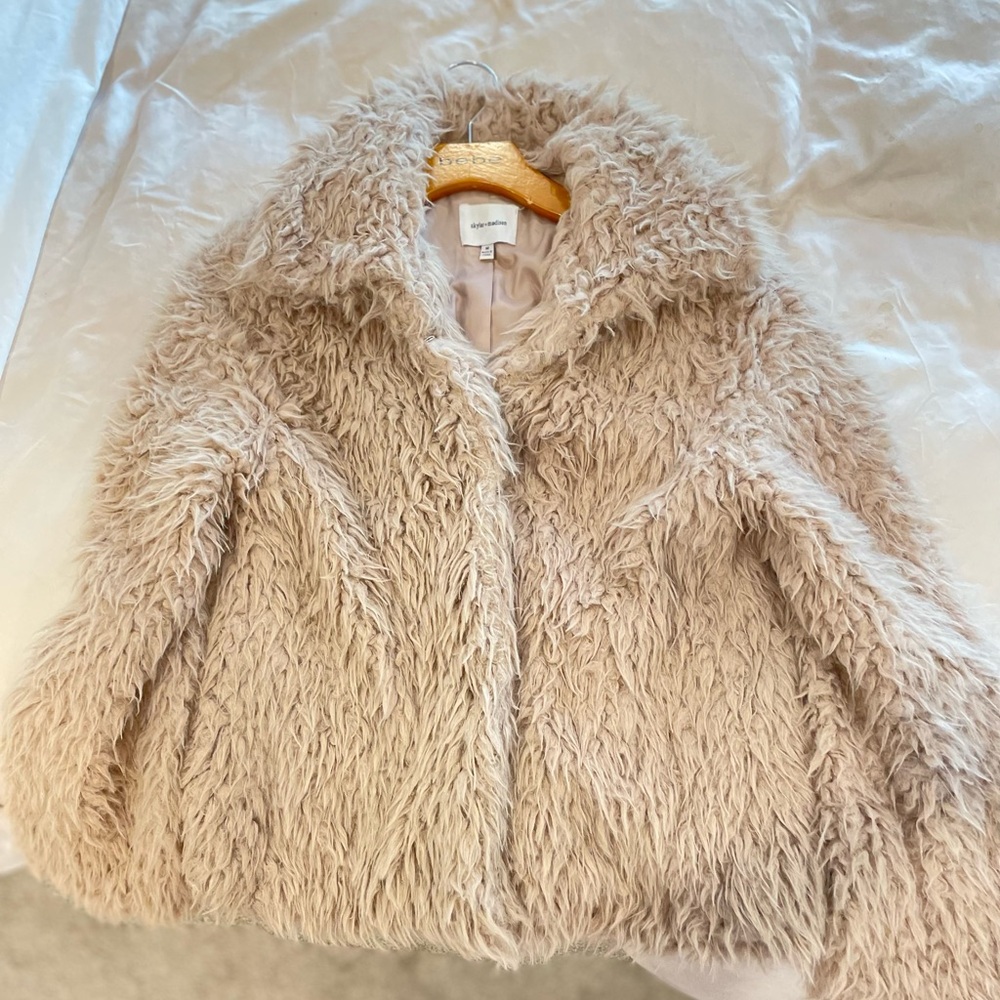 Skylar and Madison fluffy camel light tan jacket size medium. Worn once.